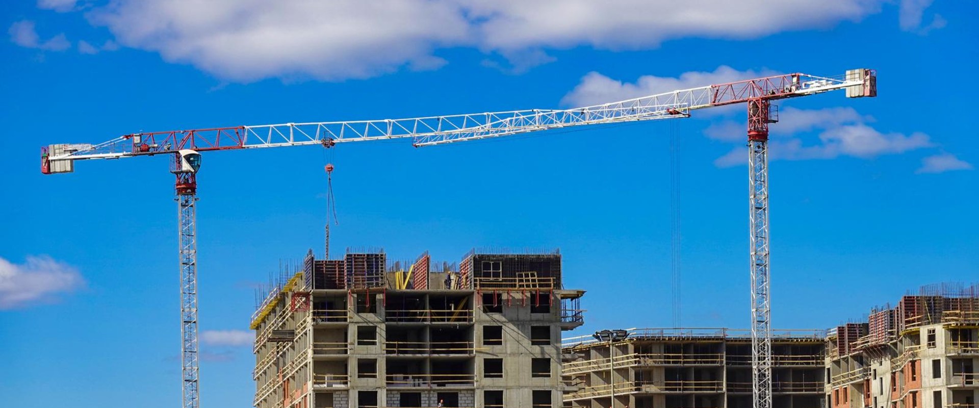 Crane Hire The Key To Successful Commercial Building Maintenance In